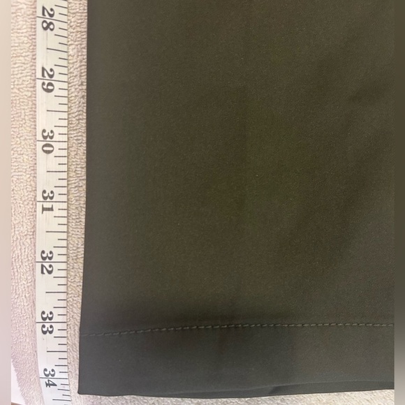 “Vintage 1946” Men's Dark Green/Khaki Modern Fit Performance Chinos w/ Pockets - Picture 16 of 17